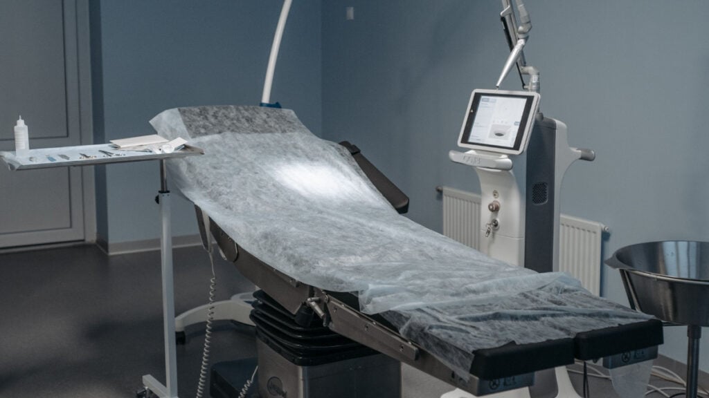 New Jersey Patient Says Facility Canceled Time-Sensitive Surgery After Realizing ‘They’d Lose Money’: ‘It’s All About the Money in the End’ Operating room with surgical equipment in a healthcare facility