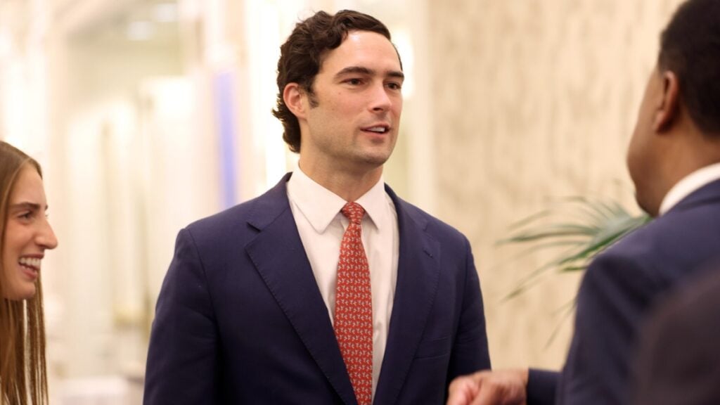Federal Probe Into Miami Doctor Accused of Selling Birthright Citizenship Sparks Calls to ‘Lock Him Up’ After Rep. Brandon Gill Speaks Out Rep. Brandon Gill said a Miami doctor is under federal investigation for helping foreign clients get U.S. citizenship for babies born in Florida. He wants the business shut down and jail time if the doctor is found guilty. Online, that split fast.