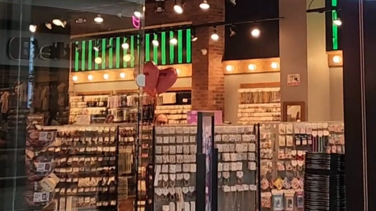 Indiana Mall Worker Says They Were Fired 30 Minutes Into First Shift: ‘I’ve Never Been So Thankful for Getting Fired’ Miss A Store inside a Mall