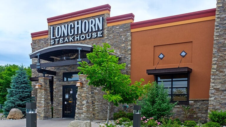 Georgia LongHorn Worker Exposes Roaches Crawling Through Kitchen: ‘Boy U Definitely Getting Fired’ Georgia Longhorn Worker Exposes Roaches Crawling Through Kitchen: ‘Boy U Definitely Getting Fired'