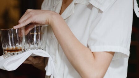 ‘Sir, This Is Not a Strip Club’: Ohio Restaurant Owner Bans ‘Pervert’ Customer Who Demanded Waitress for Her ‘Great’ Body Waitress serving glass drinks