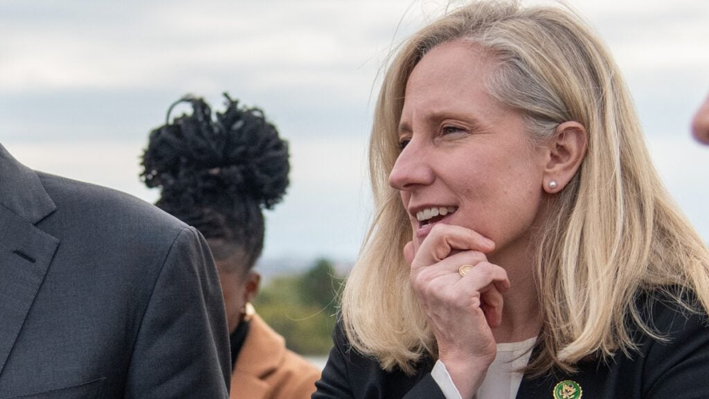 ‘90% of the People in That Room Despise You’: Virginia Gov. Abigail Spanberger Slammed After Official Visit to Sheriff’s Association