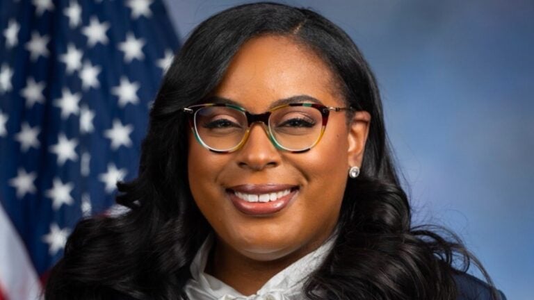 New Jersey Rep. LaMonica McIver Says She’s Facing 17 Years for Fighting Trump Immigration Enforcement: ‘Your Job Is Not to Assault Federal Officers’ New Jersey Rep. LaMonica McIver says she faces 17 years in prison for “doing my job” after a clash with ICE officers in Newark. The post set off a fight over whether that visit was oversight or an assault.