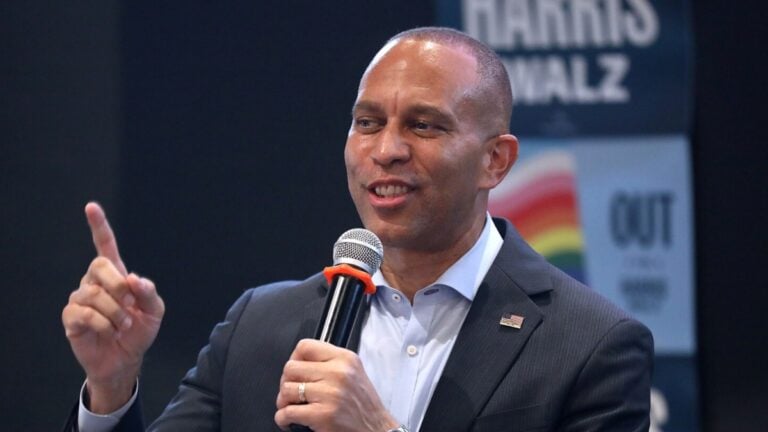 Hakeem Jeffries posted a New York CNBC clip calling congressional oversight of the executive “patriotic.” Viewers split over the message, and a familiar question followed: why now, and not during the last administration.