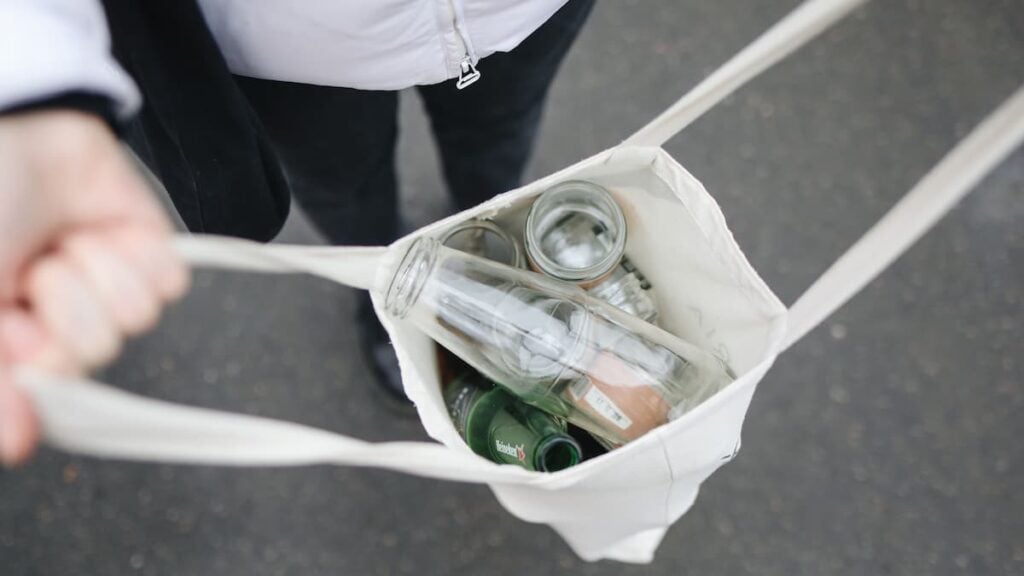 ‘I Wish I Had Money Like That!’: Michigan Residents Leave $119 Million in Bottle Deposits Unclaimed as Return Rate Hits Decades-Low Bottles and empty cans