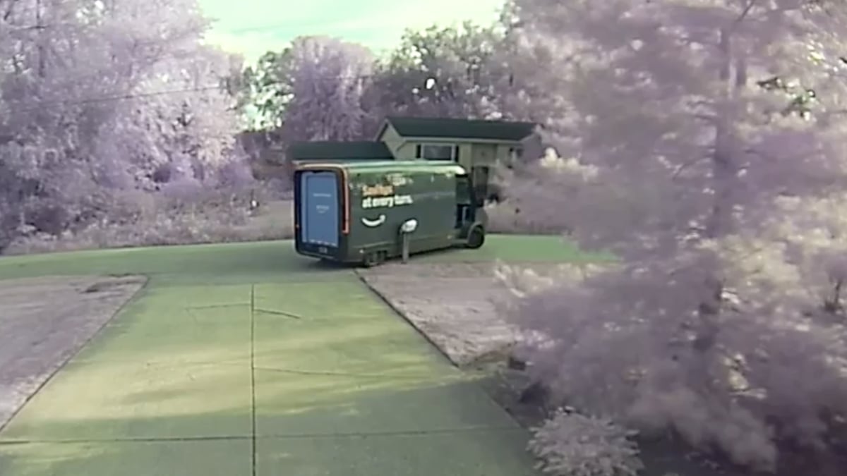 Texas Resident Catches Amazon Driver Hitting Mailbox, Then Driving Off: ‘You Can See Her Hesitate and Then Pretend It Didn’t Happen’