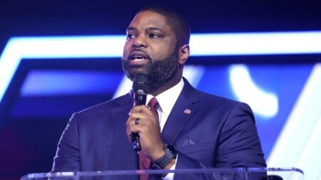 ‘Definitely Not Working for Floridians’: Rep. Byron Donalds’s ‘Keep Florida Free’ Pitch Draws Cost-of-Living Backlash in Florida Rep. Byron Donalds posted a Fox News clip calling Florida a common-sense, law-and-order state and promising to continue Gov. Ron DeSantis’s work. The post drew support and a cost-of-living pushback.