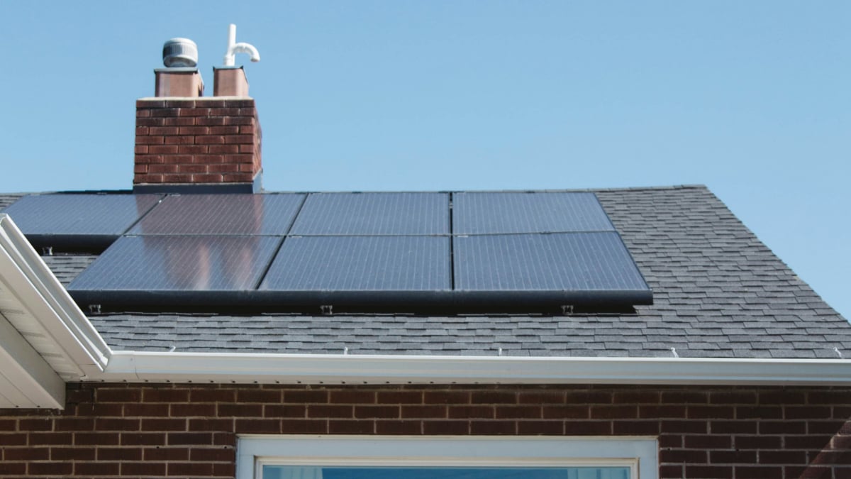 ’13 Dollars a Month for Nothing?!’: Solar Homeowner Says They Must Pay Grid Fee Despite ‘Using 0 Power’ From Electric Company