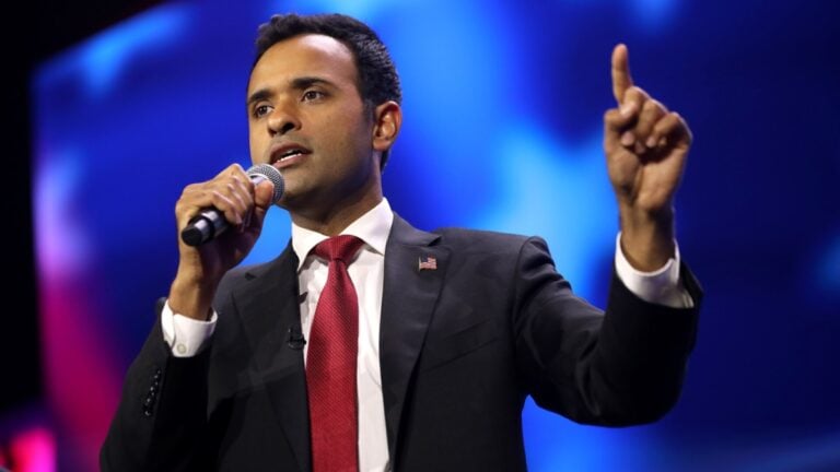 Ohio gubernatorial candidate Vivek Ramaswamy posted a video from a Youngstown rally calling to end sanctuary cities, back the blue, and restore the rule of law. Online replies quickly mixed support with questions about his immigration stances.