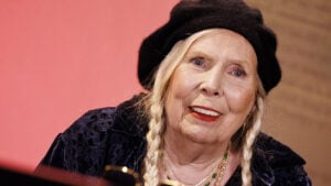 ‘Shows How Broken the Immigration Process Is’: Canadian Singer Joni Mitchell’s 62-Year Journey to US Citizenship Sparks Immigration Debate Joni Mitchell Sitting at Piano