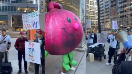 Illinois Students Protest 68-Year-Old Law Banning Onion Trading, Show Up With ‘Free the Onion’ Signs: ‘The Most UChicago Protest of All Time’ Illinois University of Chicago students protest the onion futures ban with “Free the Onion” signs and a giant inflatable onion in downtown Chicago.