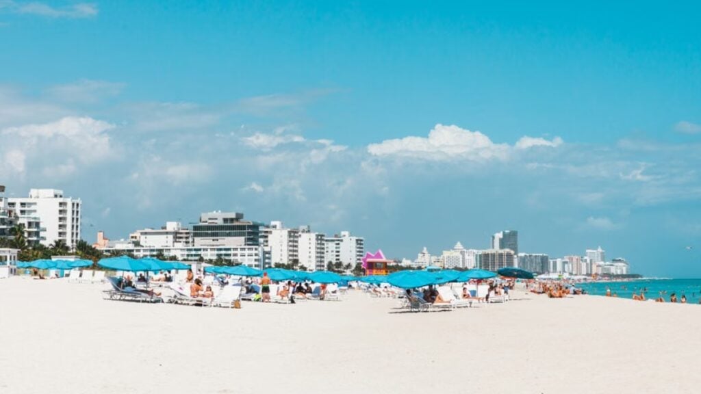 Future Florida Resident Shocked to Discover that a $900 Budget Isn’t Enough to Live in the State: ‘Maybe Something Like a Closet’ Miami Florida Living Cost