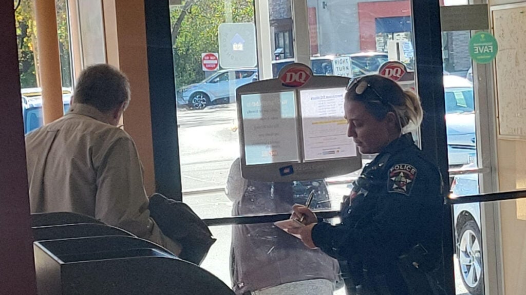 ‘Republicans Don’t Do That, However I’ve Seen PLENTY of Democrats That Do’: Illinois Dairy Queen Worker Calls Police on Customer Over Discount Deal Illinois Dairy Queen Worker Says They Called Police to Kick Out Angry Customer